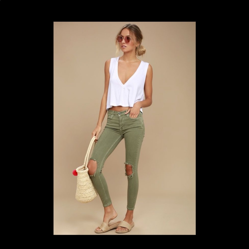 Distressed skinny jeans